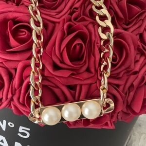GOLD TONE AND PEARL BAR LARGE LINK NECKLACE